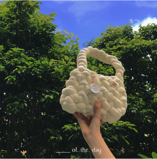 _____Of. The. Day X Qivation 光觸媒雲朵編織手袋