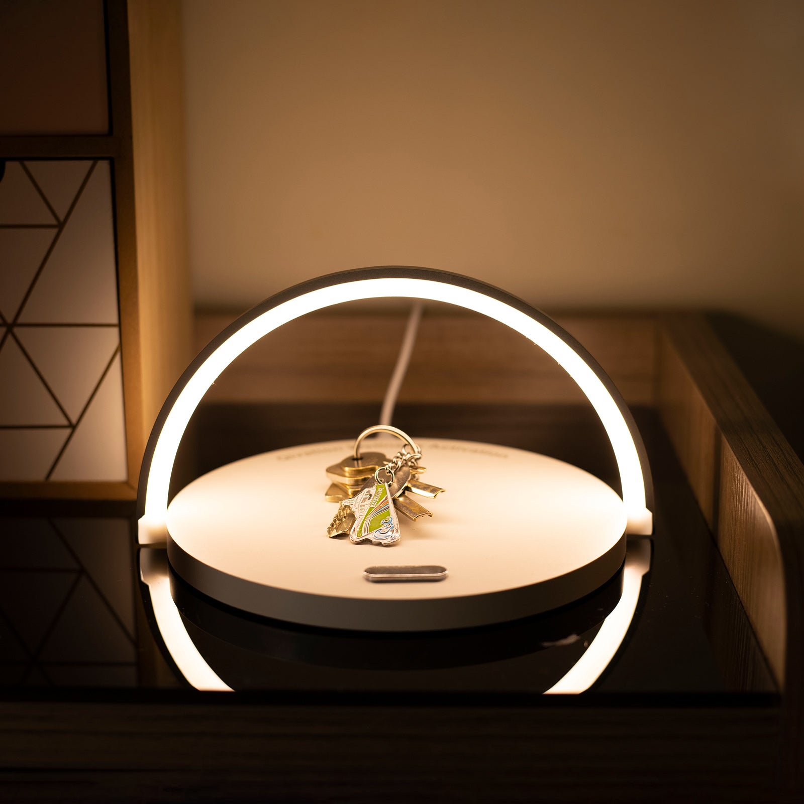 Qivation 光觸媒無線充電座