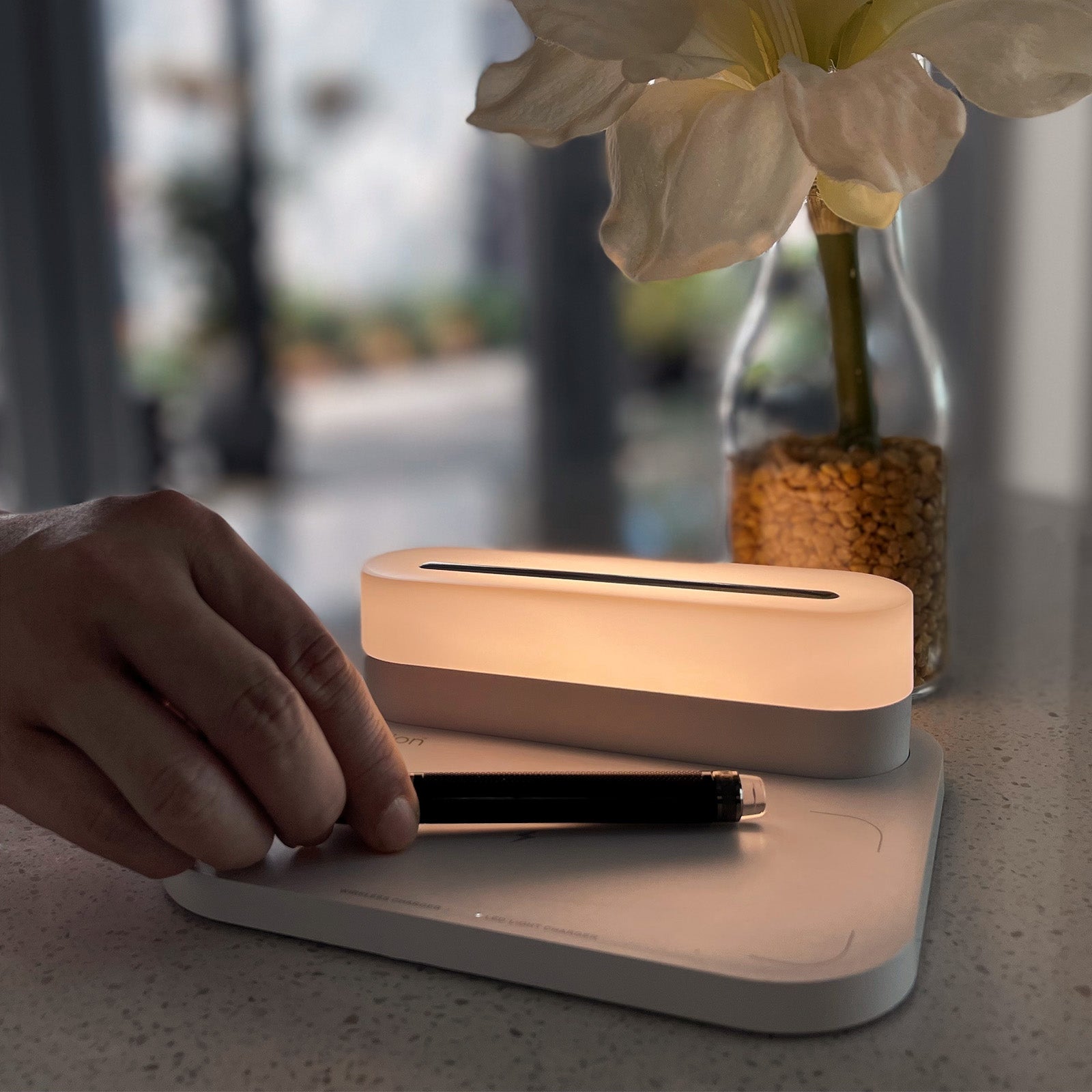 Qivation Tio2 Wireless Charger Plus