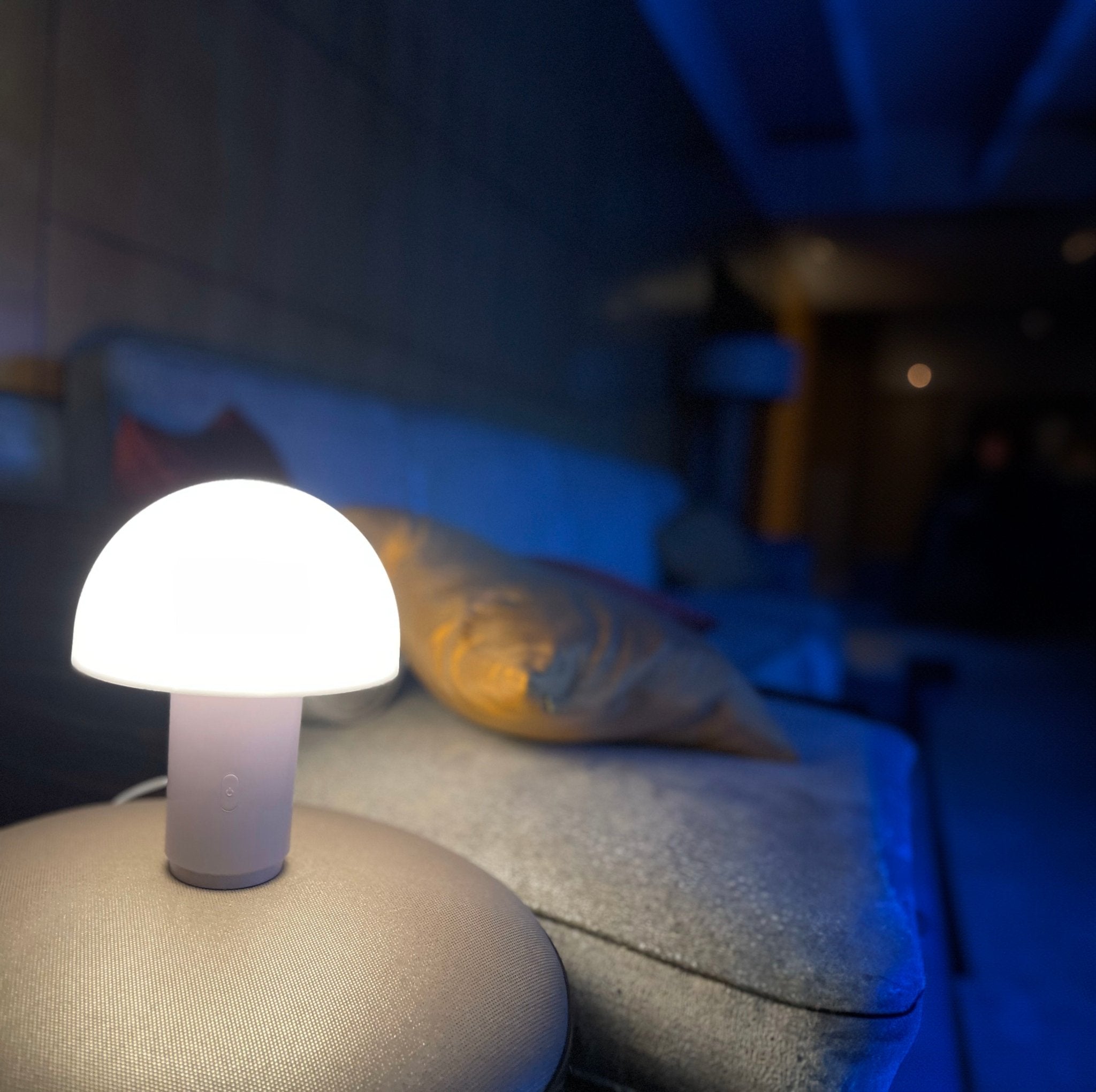 Qivation GLITTER 光觸媒智能可攜式LED檯燈 (全彩光) - Qivation