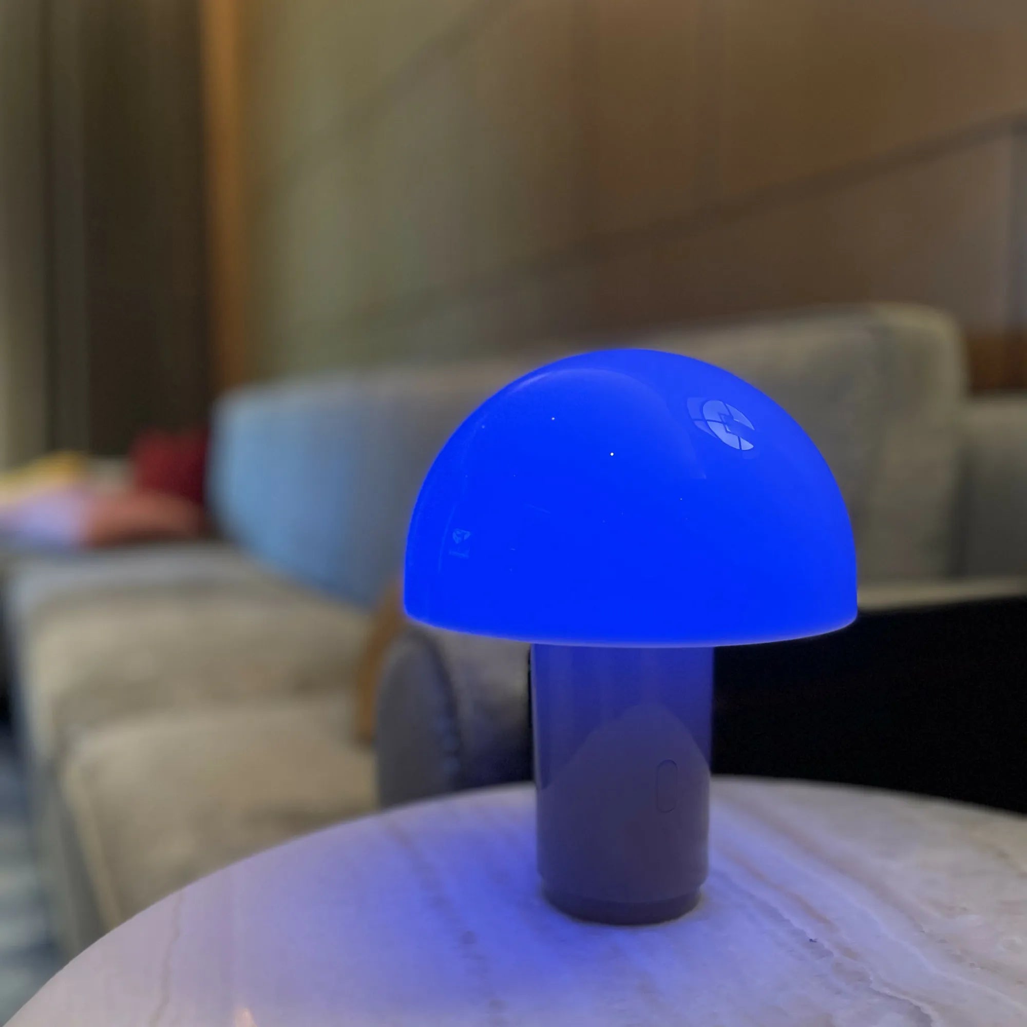 Qivation GLITTER 光觸媒智能可攜式LED檯燈 (全彩光) - Qivation