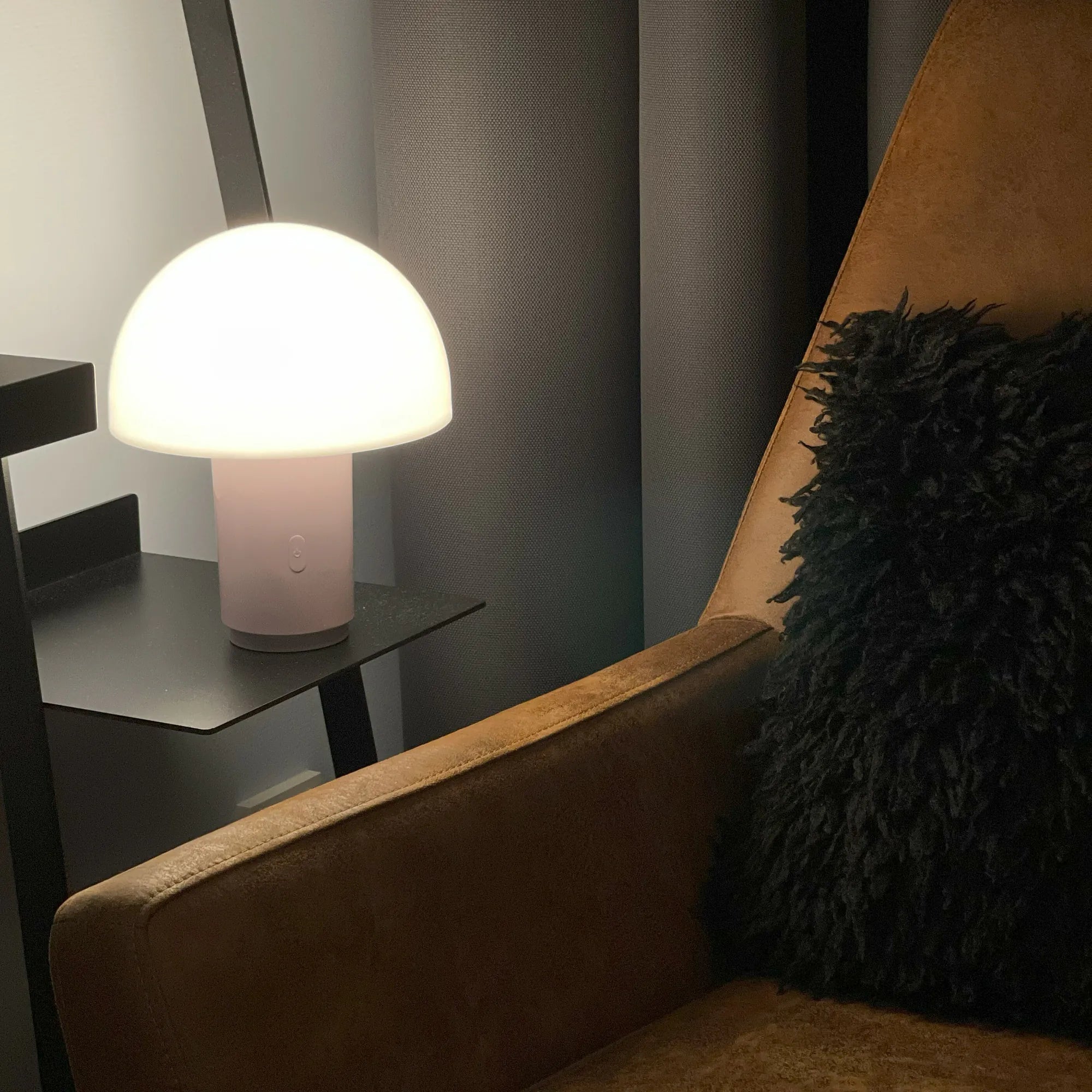 Qivation GLITTER 光觸媒智能可攜式LED檯燈 (全彩光) - Qivation