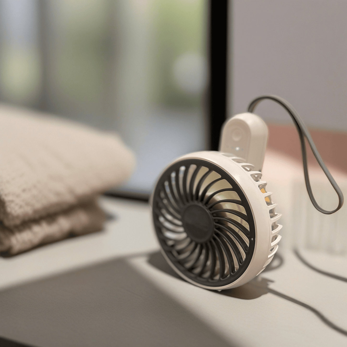 Qivation NIMBLE光觸媒手提摺疊風扇 - Qivation